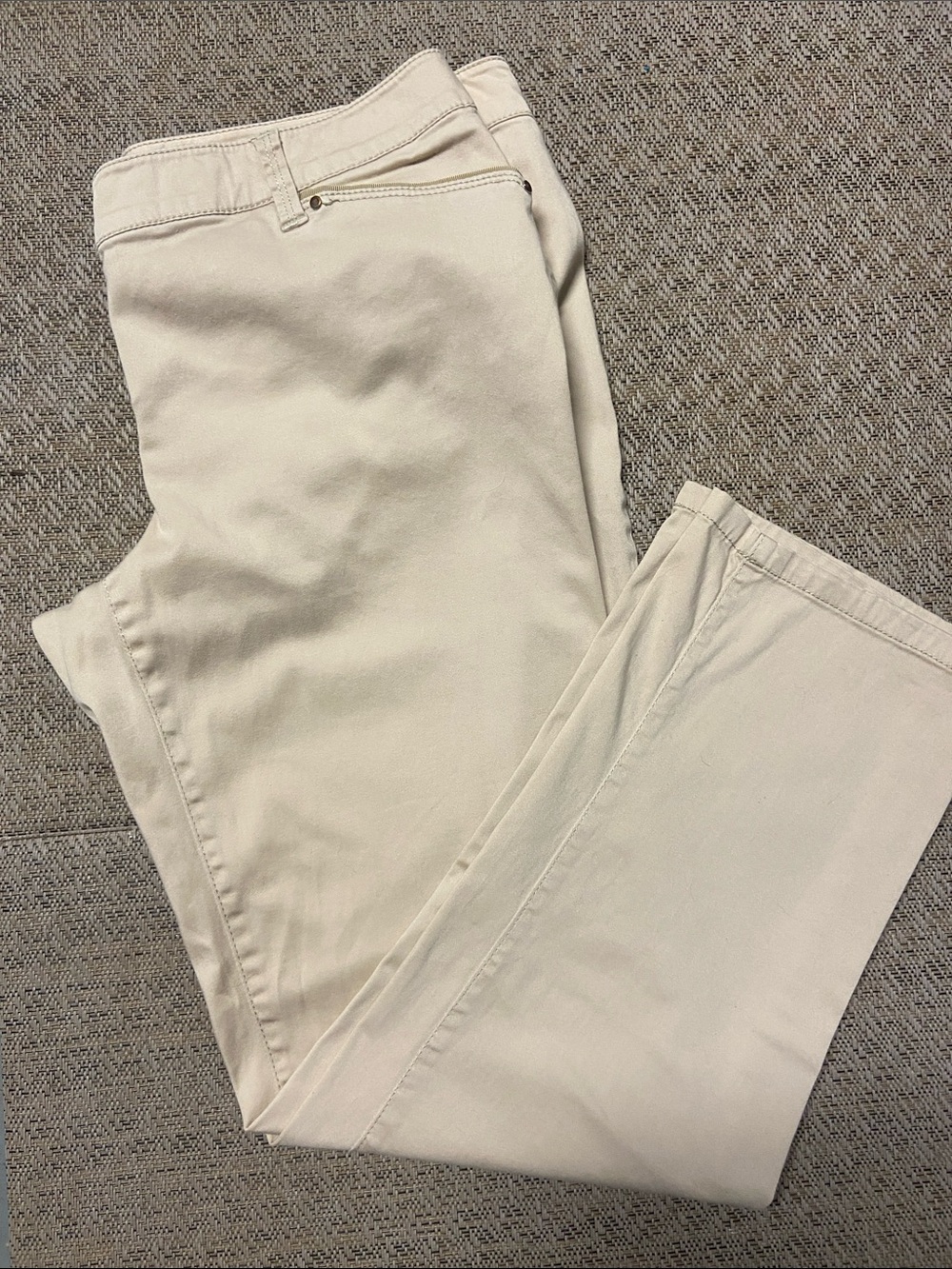 White House Black Market Ivory Fitted Flattering Cream Ankle Crop Pants 8
